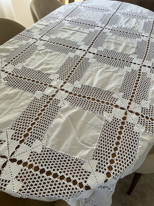 Toalha crochê e linho feita a mão