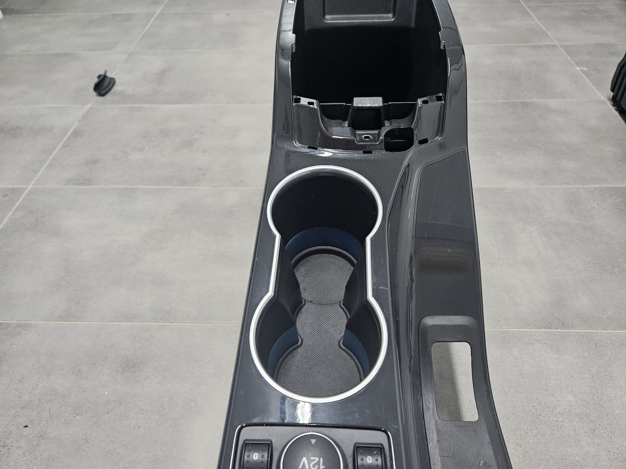 Tunel środkowy ford kuga escape 2012 - 2016