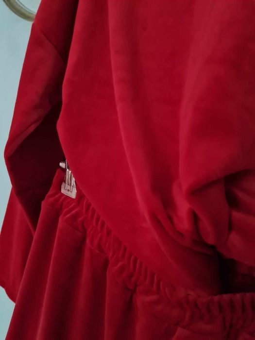 Komplet czerwony welur, nowy z metką.