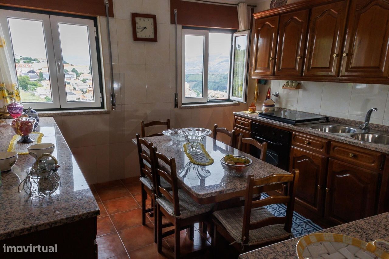 Moradia T3 | 4 Pisos | Logradouro | Castelo | Lamego