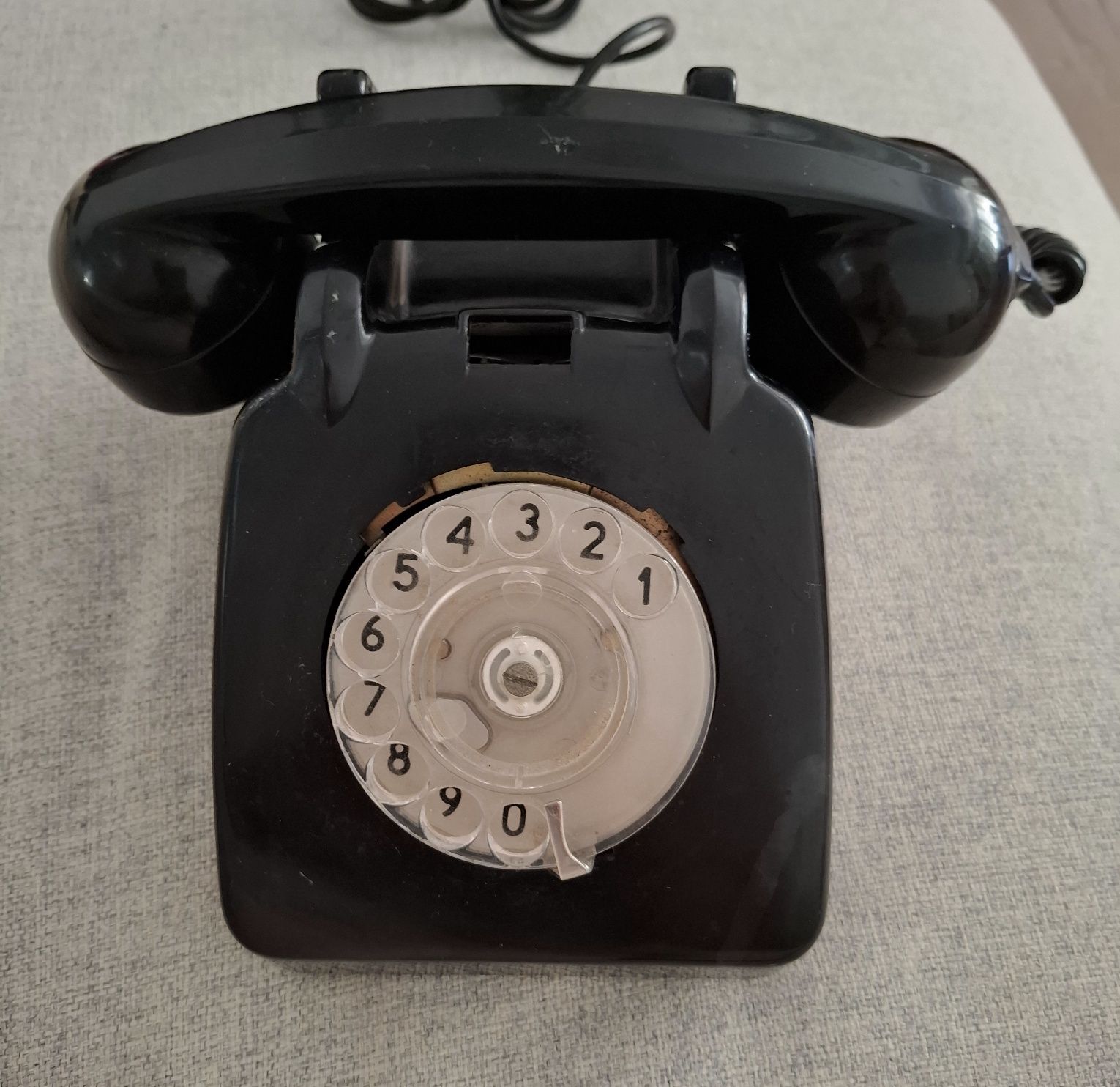 Telefone antigo preto