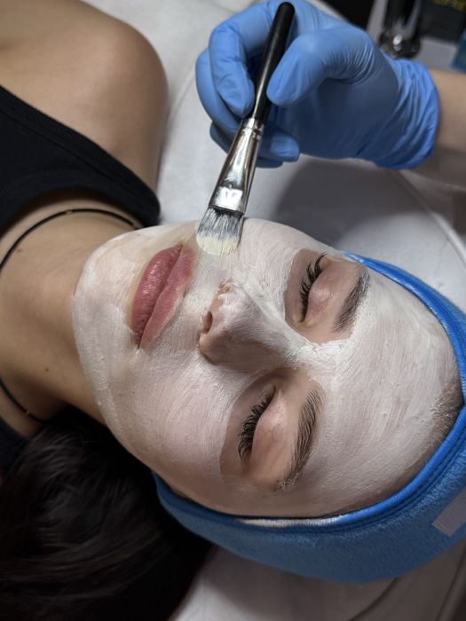 Косметолог кривий ріг чистка обличчя ботокс збільшення губ