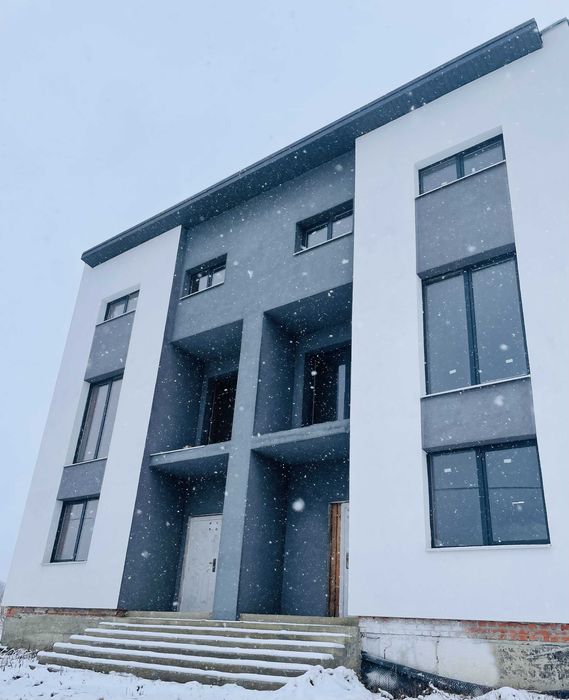 Продаж просторого  котеджу спарки Солонка Львів!