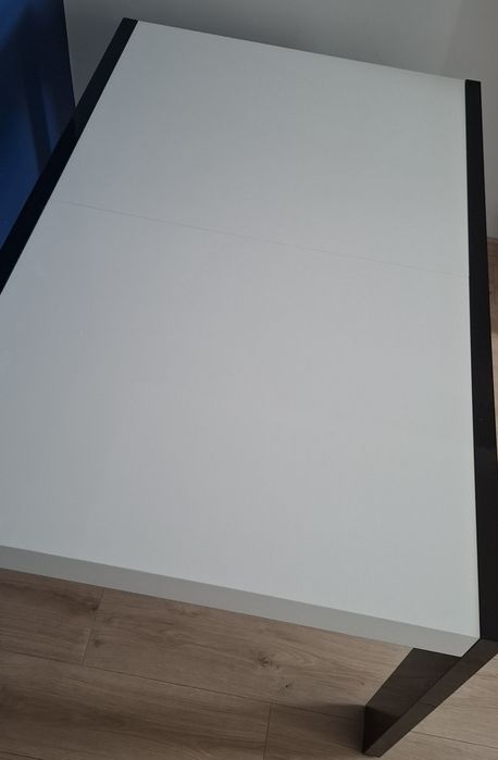 Stół biało czarny lakierowany 140x90 rozkładany do 240 cm.