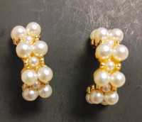 Złote kolczyki z perłami