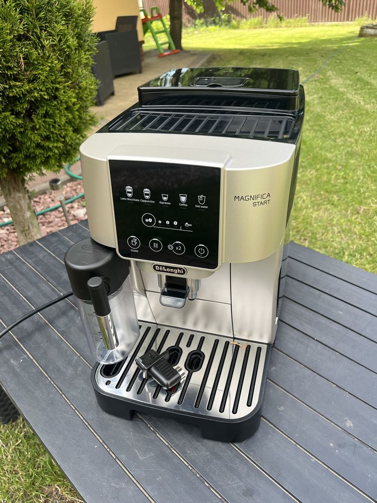 Кавомашина Delonghi Magnifica Start Capputtino привезена із Швеццаріі