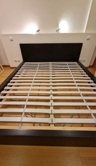 Cama casal 160x200+ estrado + arrumação (4 gavetas)