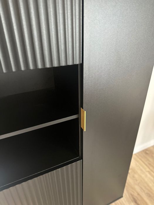 Czarna komoda / regał bez śladów użytkowania