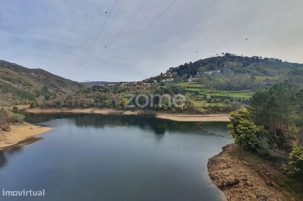 Terreno rústico c/1050m2 junto à barragem de Salamonde
