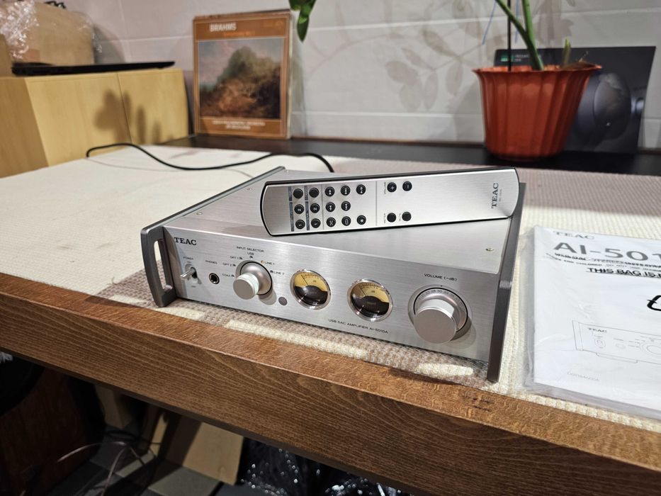 Підсилювач TEAC AI-501DA USB ЦАП Burr-Brown PCM5102