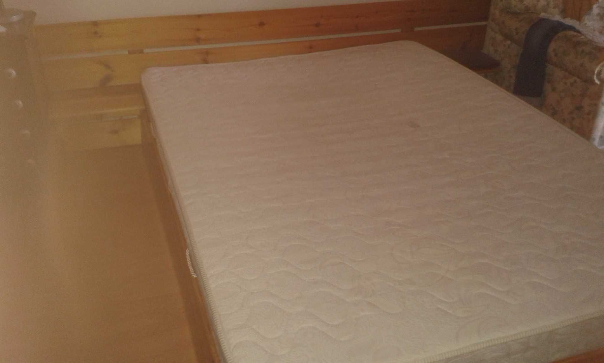 Cama grande de casal