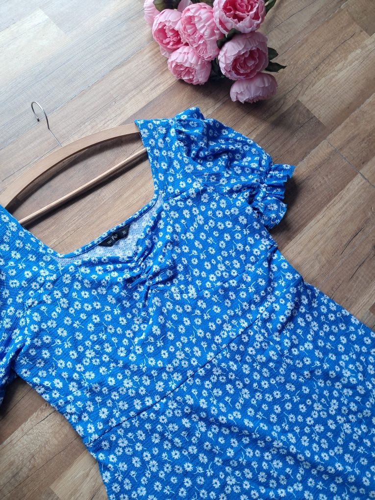 Niebieska sukienka midi w kwiaty z bufkami z rozcięciem XL plus size