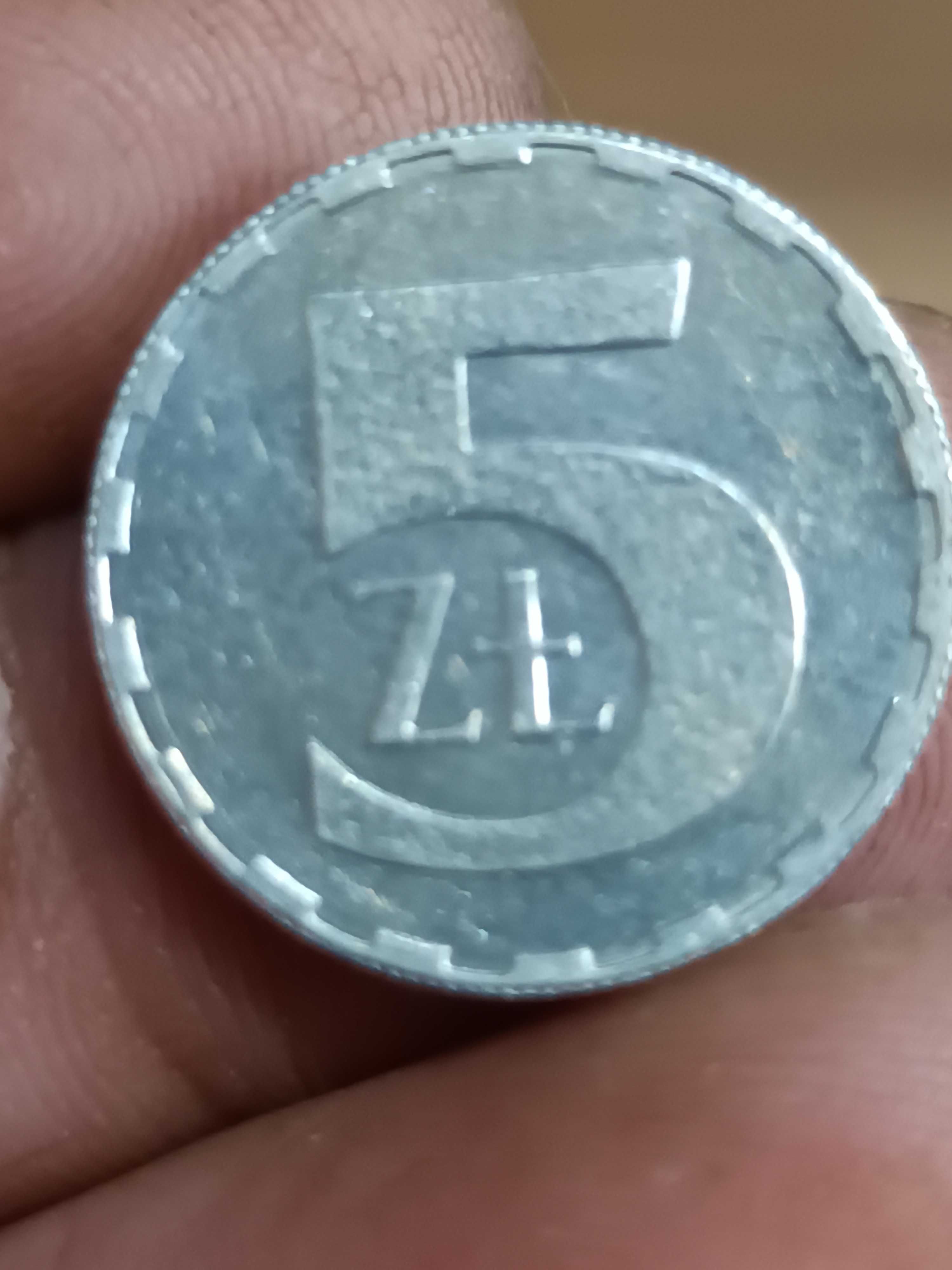 Sprzedam 5 zloty 1989 rok zle bita 8 w dacie