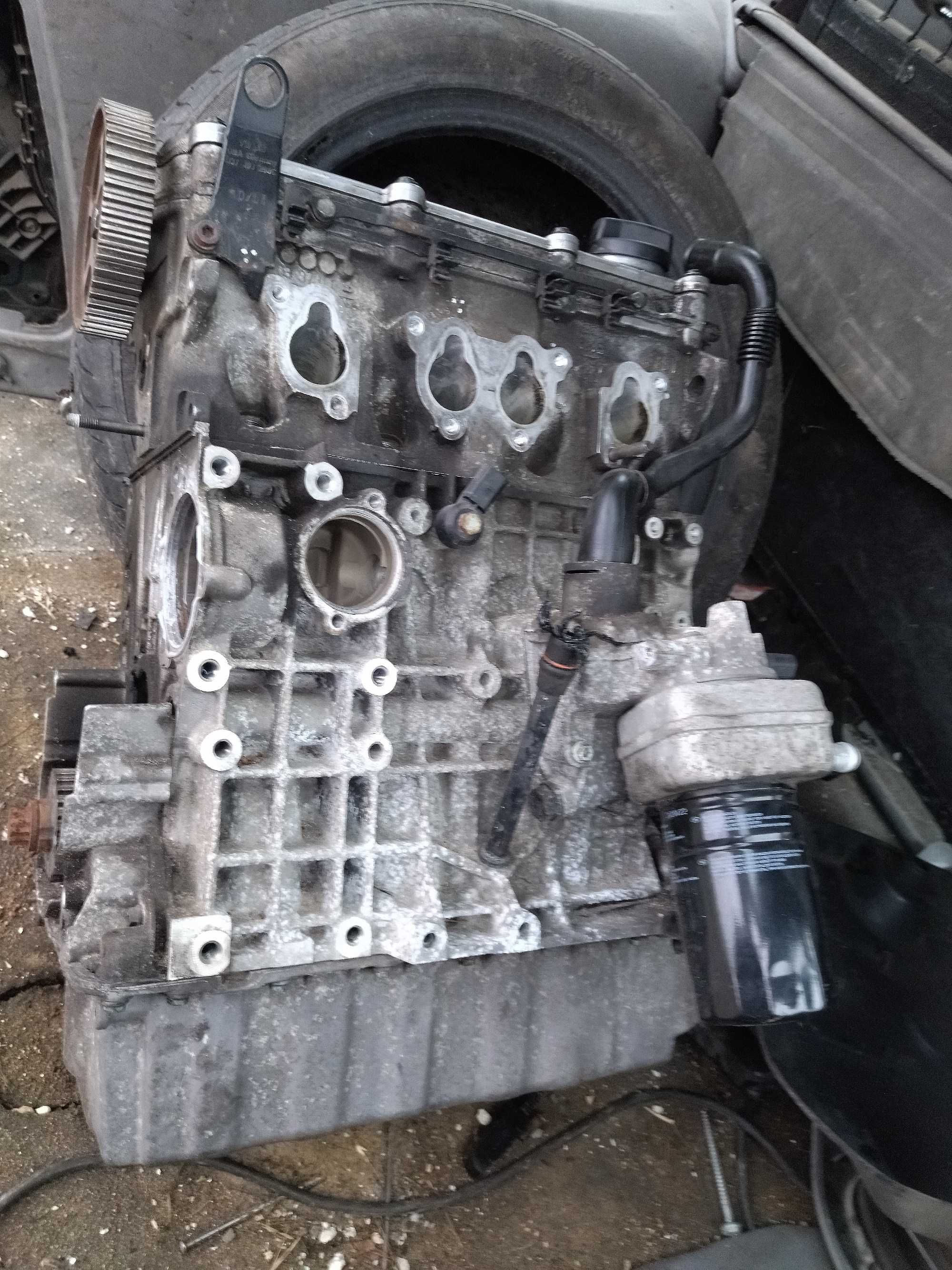 głowica wałek pokrywa 06B285A 06B10`3373T 1.6B ALZ bsu passat b5 a4 b6