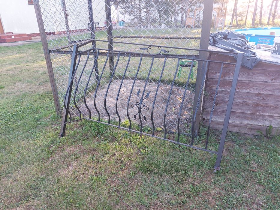 Ręcznie robiona barierka na schody zewnętrzne