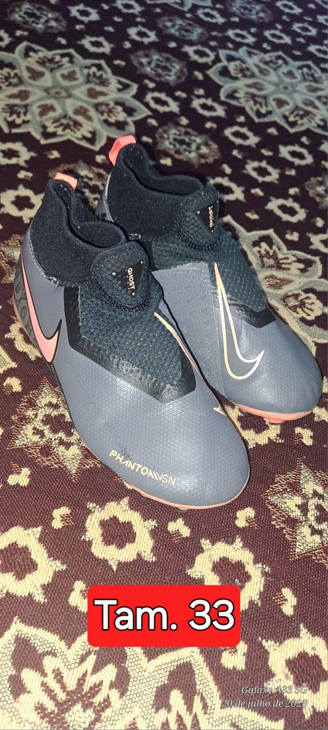 Chuteiras semi novas da Nike e Adidas.