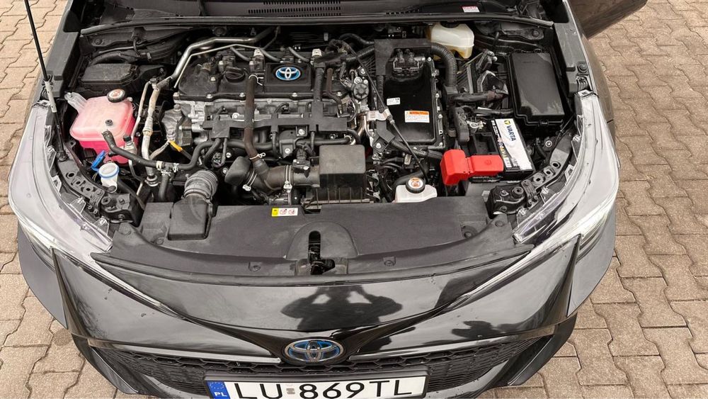 Toyota Corolla 2022 Hybryd hybryda benzyna 1.8 kombi przebieg 32tys km