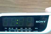 Radio relógio a luz e a pilhas