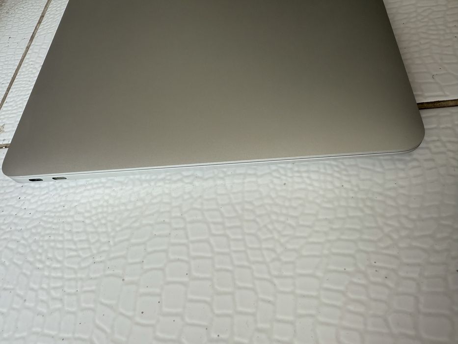 MacBook Air 13 2020 i3 8/256 GB Silver