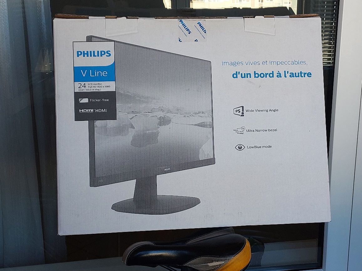 Монітор Philips V line 243v7q