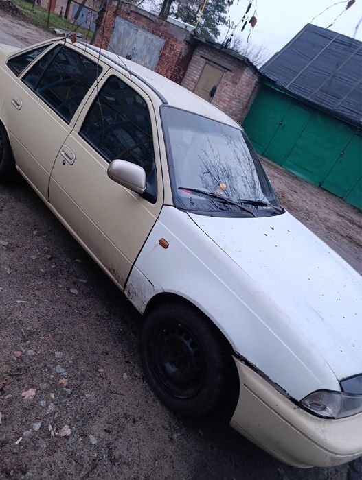 Продам Део Нексию 1995 року випуску не гнилу