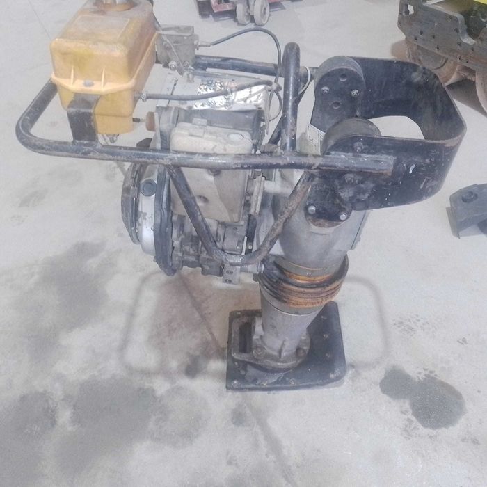 Saltitão compactador