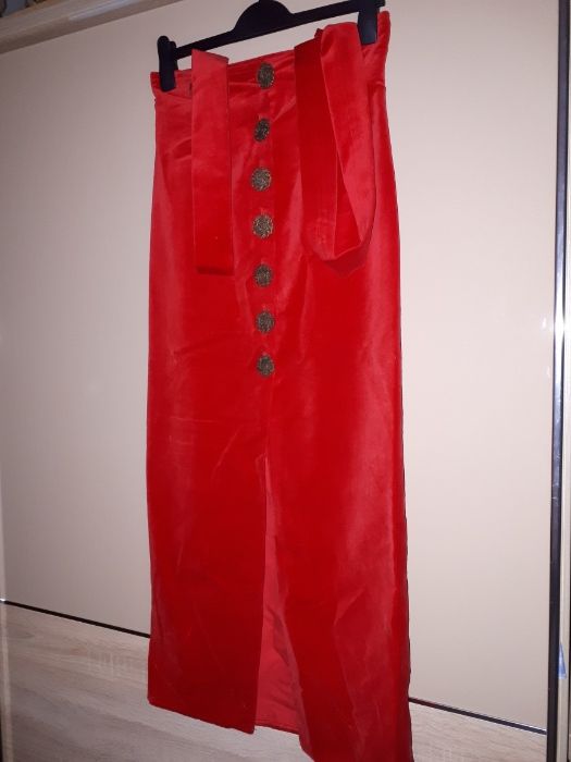 Czerwona spódnica na szelkach S aksamit.