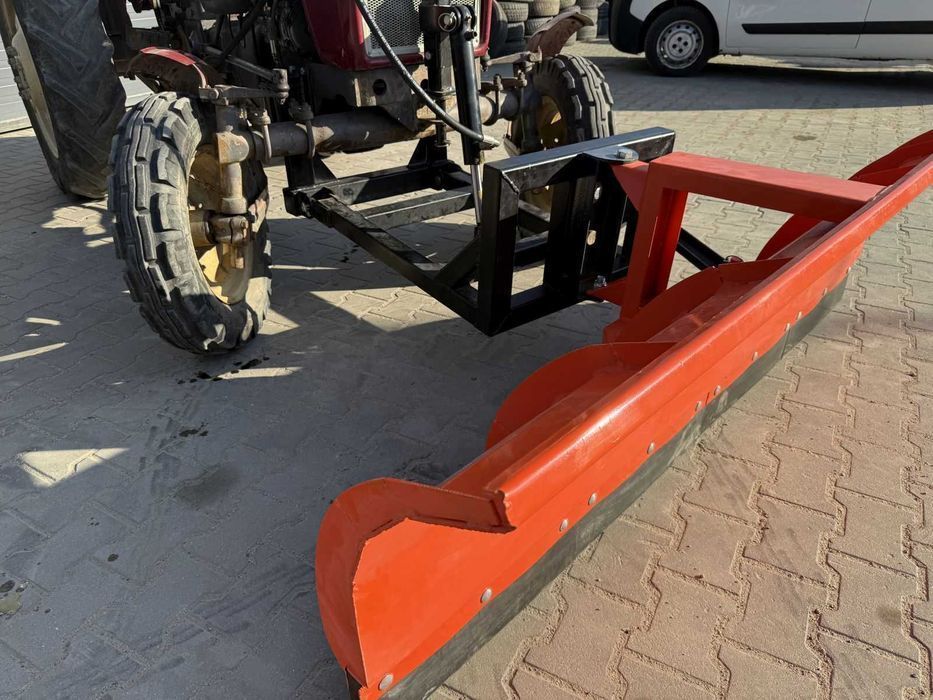 Pług na przód ciągnika C-330 C-360 – pług do śniegu odśnieżania spych