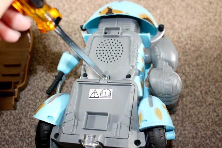 Brinquedo telecomandado Hasbro Transformer 5: Autobot Sqweeks
