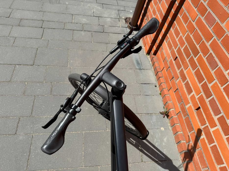 Rower Canyon Commuter 7 Rozmiar M (czarny mat)