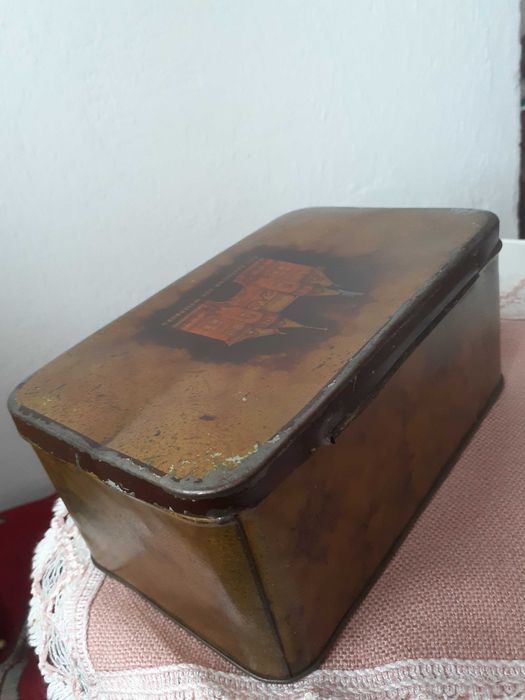 Metalowa skrzyneczka  /pudelko  ma 100 lat