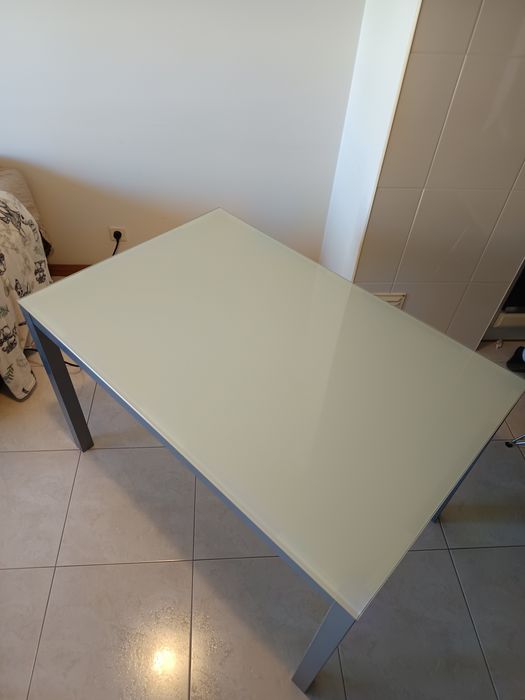 Mesa de jantar de 1,40 em vidro temperado