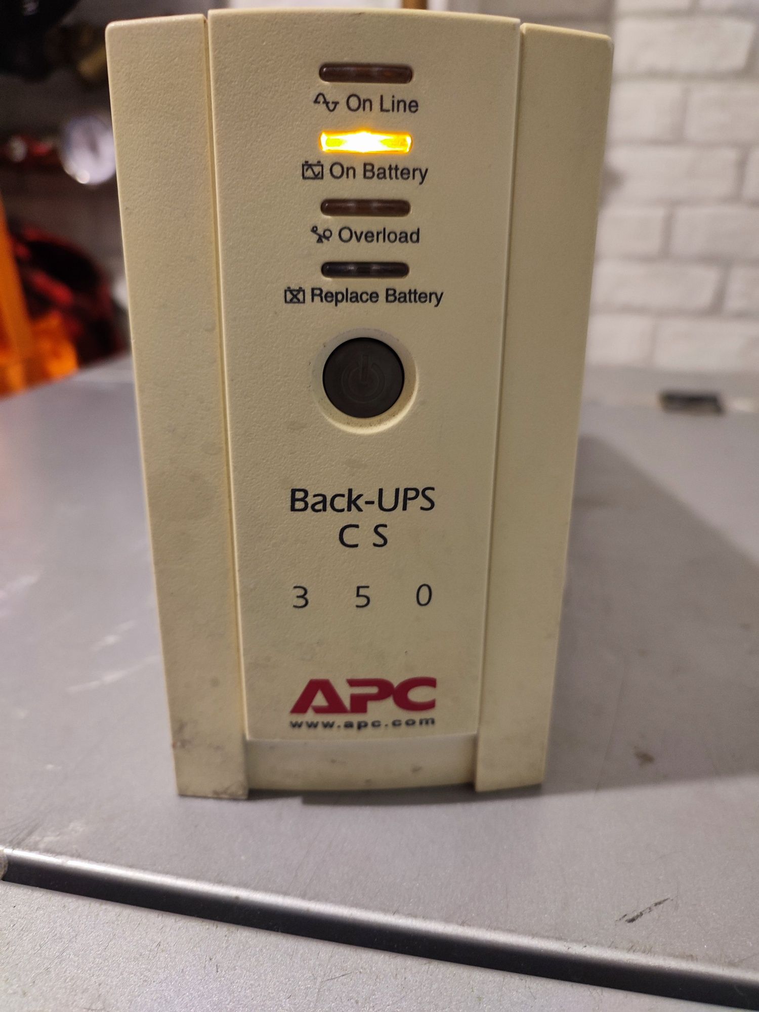 Zasilacz awaryjny UPS APC