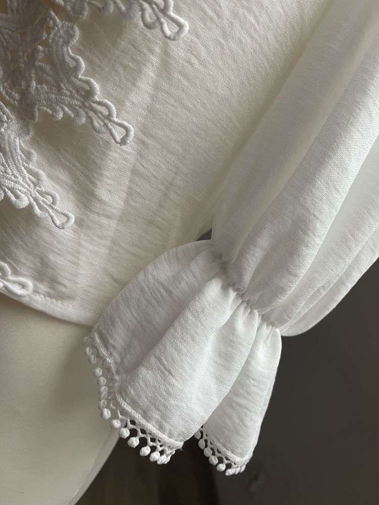 Krótka biała bluzka z haftem Shein r.36