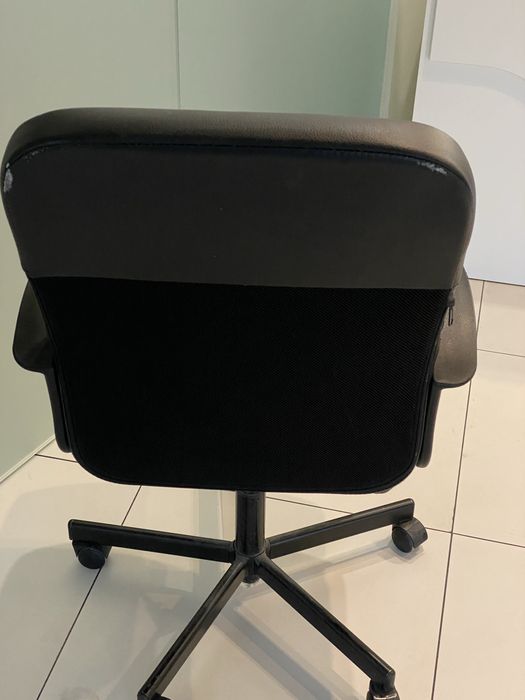 Продам офісні крісла