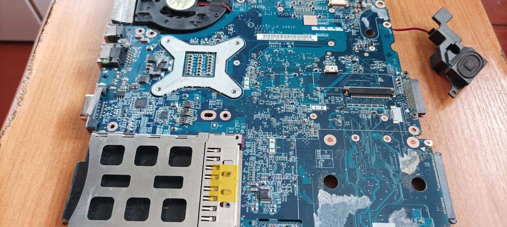 ноут HP 530 на запчасти