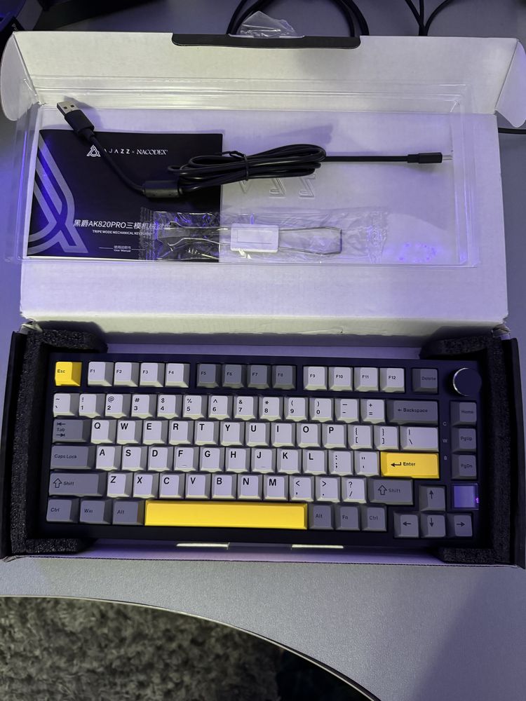 Нова бездротова механічна клавіатура Ajazz AK820 pro