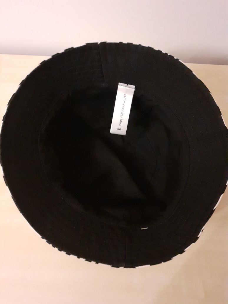 Kapelusz bucket hat biało czarny
