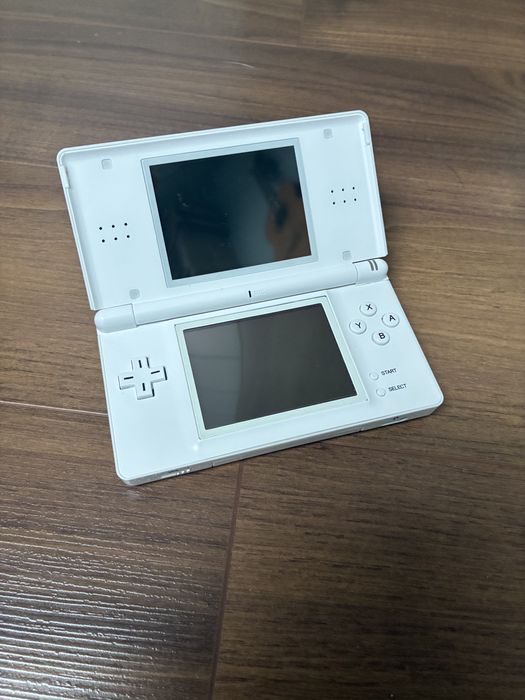 Nintendo ds lite girarina