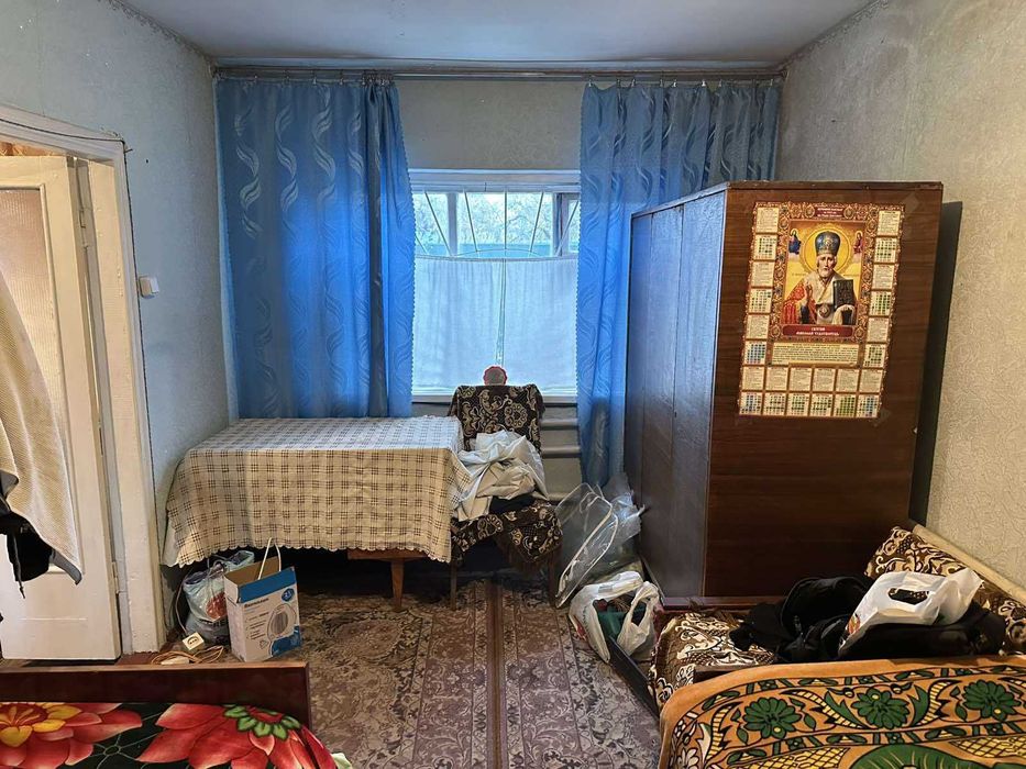 Продається будинок, складається з двох кімнат і кухні.