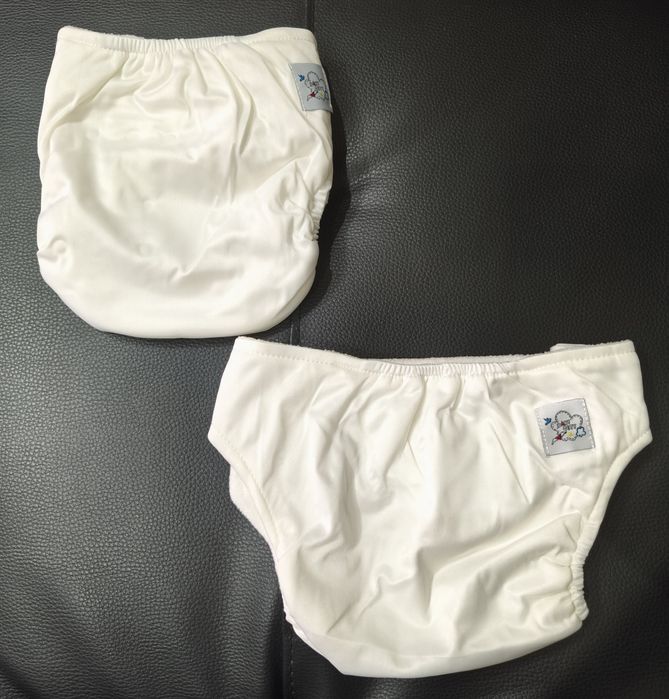 Conjunto de duas fraldas reutilizáveis novas