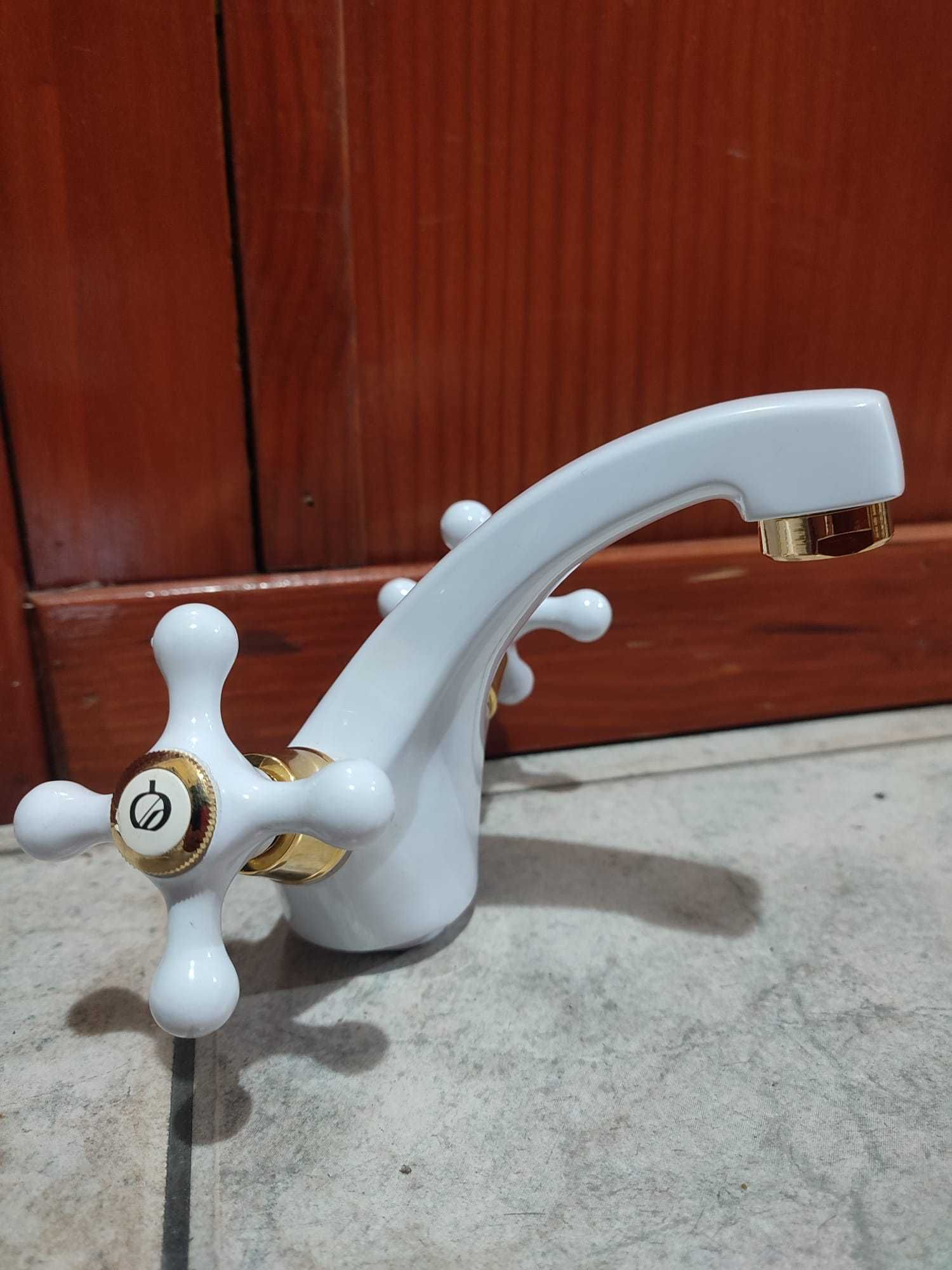 Monobloco Lavatório Vintage Branco / Ouro
