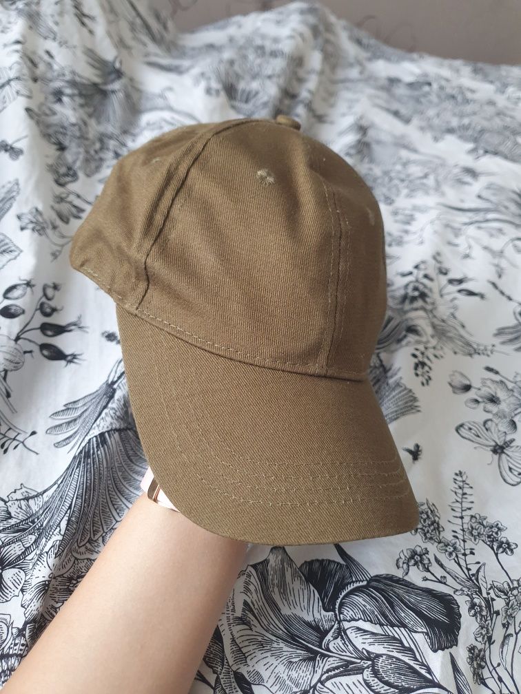 Czapka z daszkiem Bershka khaki