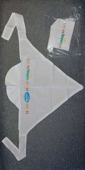 NOWA!! Pampers chusta z daszkiem wiązana