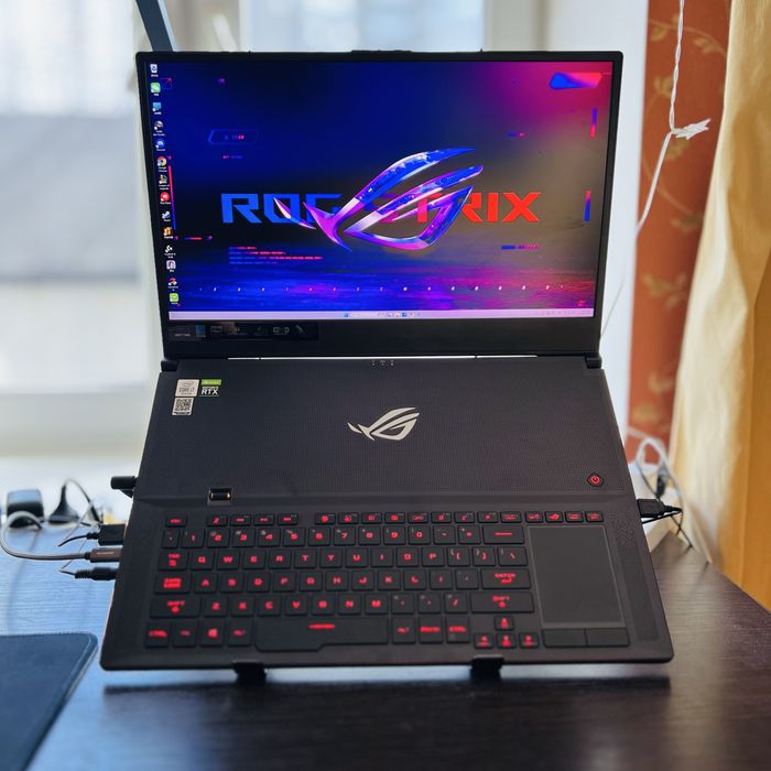 Asus rog Zephyrus S17/батарея-100%/17.3”300hz/2070s/i7-10875H/16G/1T