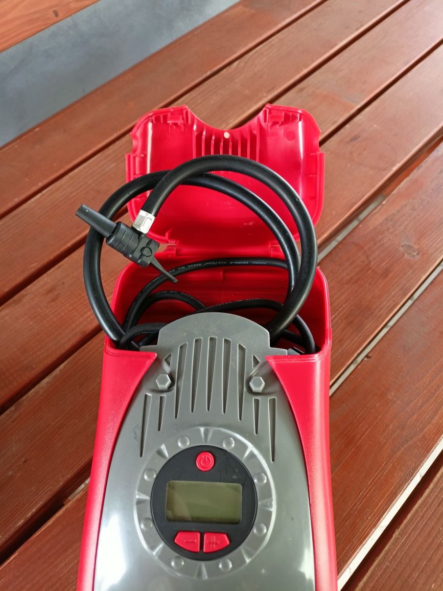 Kompresor bezolejowy Black i Decker