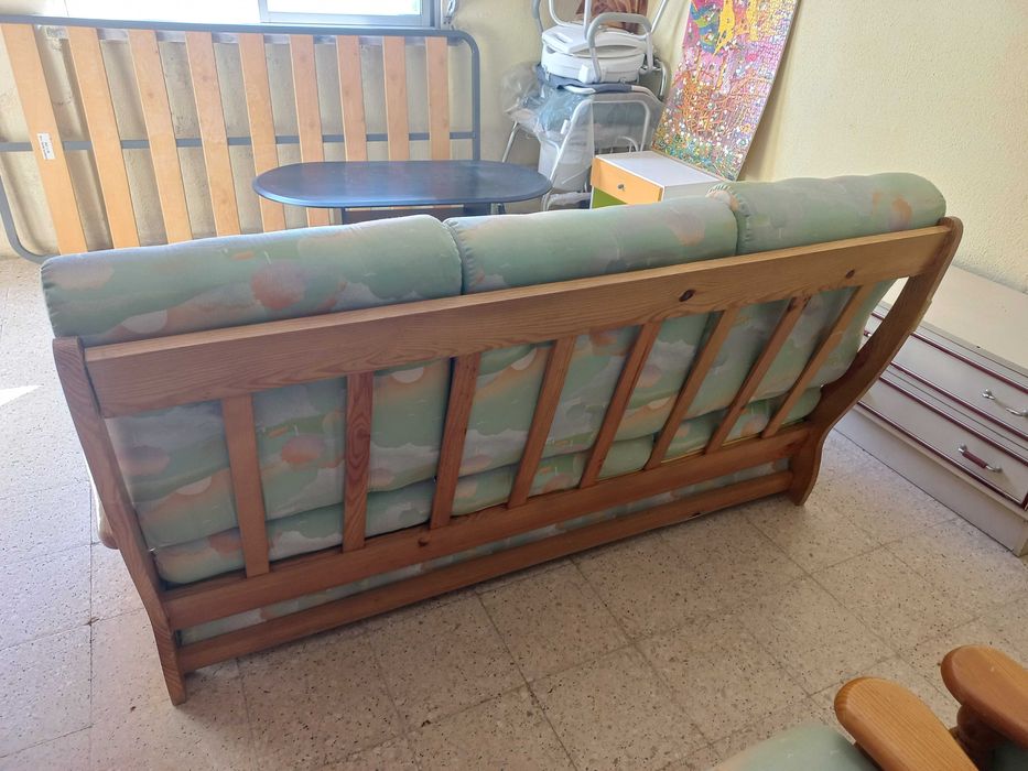 Conjunto Sofá-cama + 2 Cadeirões em pinho (estilo casa de praia)