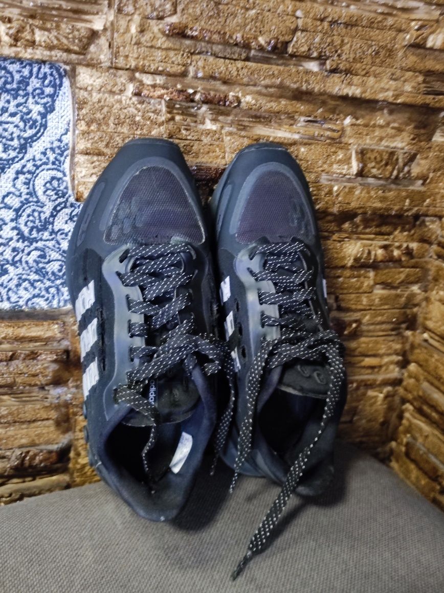 Продам кроссовки Adidas