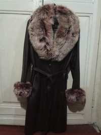 Продам кожаное пальто женское с мехом 46-48р.цвет бордо в хорошем сост