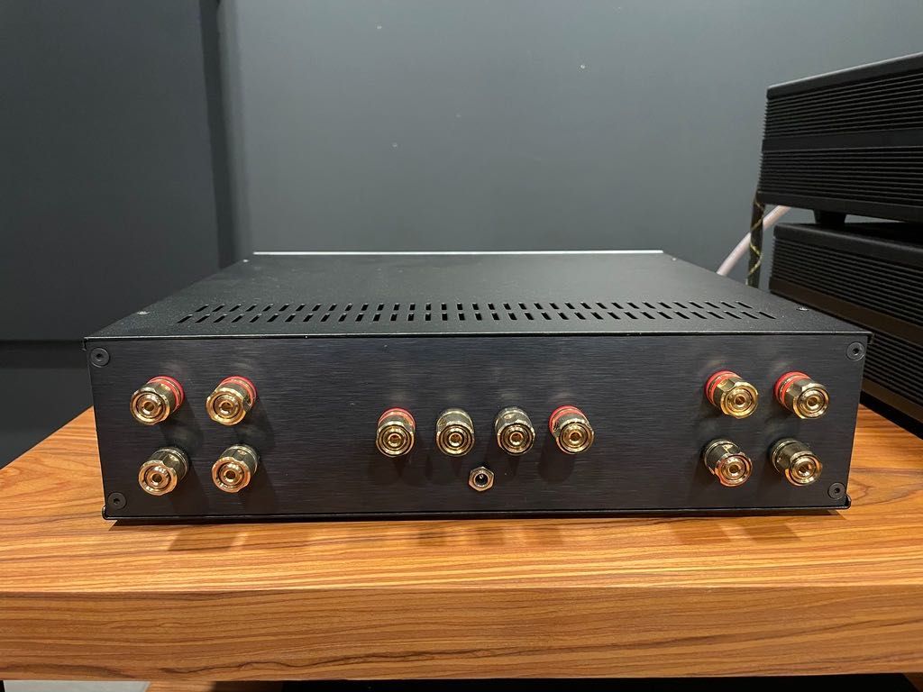 Sonar Audio R1 - przełącznik /rozdzielacz głośnikowy zdalnie sterowany